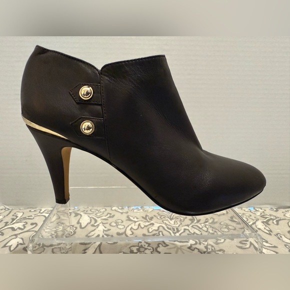 Vince Camuto Vemmey Leather Side Button Booties - Picture 1 of 12